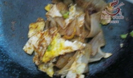 烤冷面的做法视频,美味家常小吃轻松学